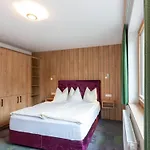 Lovely With Sauna, Storage, Pool, Terrace * Wald im Pinzgau