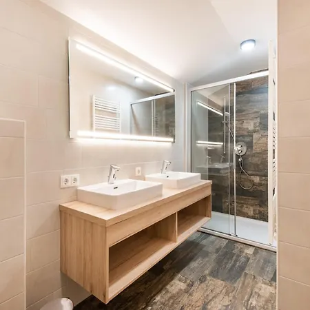 Apartamento Lovely With Sauna Storage Pool Terrace *