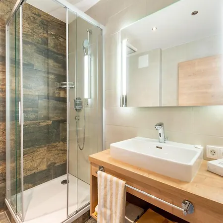 Daire Lovely With Sauna, Storage, Pool, Terrace Wald im Pinzgau