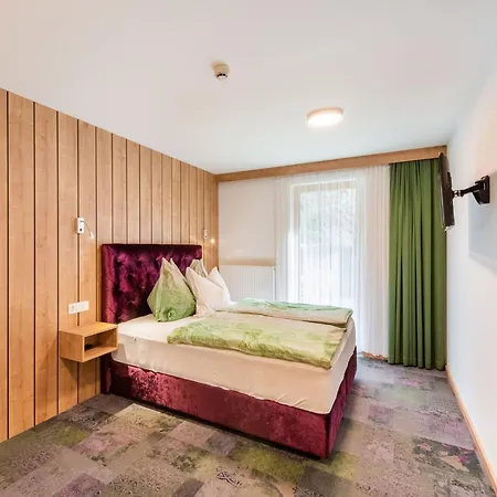 Lovely With Sauna, Storage, Pool, Terrace Daire Wald im Pinzgau