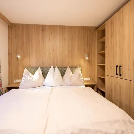 Daire Lovely With Sauna, Storage, Pool, Terrace Wald im Pinzgau