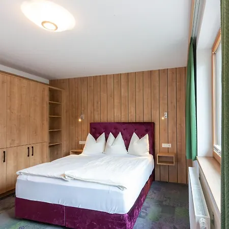 Lovely With Sauna, Storage, Pool, Terrace * Wald im Pinzgau